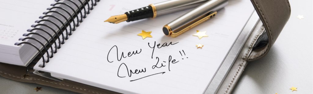 Image of a pen-written note that says "new year, new life"