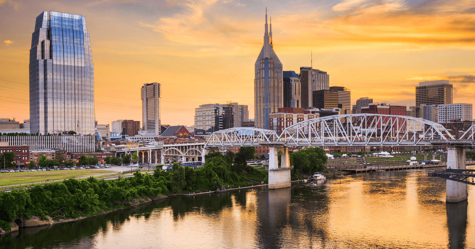 A bridge over a river in nashville, tennessee.